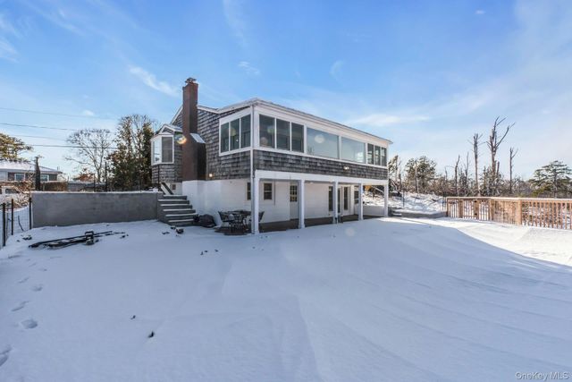 33 Oceanview Road, Hampton Bays, NY 11946