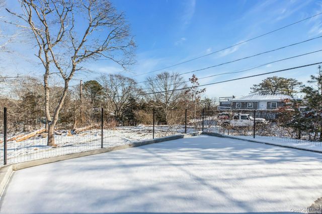 33 Oceanview Road, Hampton Bays, NY 11946