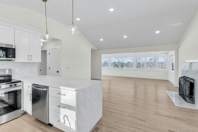 33 Oceanview Road, Hampton Bays, NY 11946