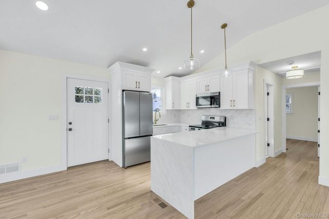 33 Oceanview Road, Hampton Bays, NY 11946