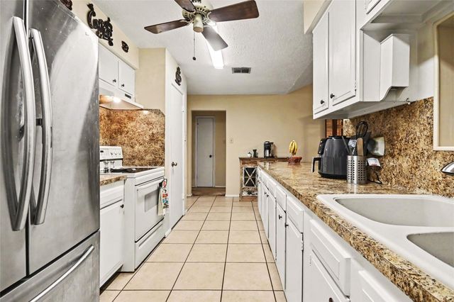 8518 Ashwyne Lane, La Porte, TX 77571