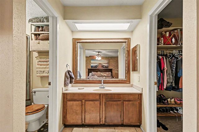 8518 Ashwyne Lane, La Porte, TX 77571