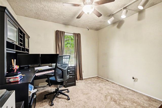 8518 Ashwyne Lane, La Porte, TX 77571