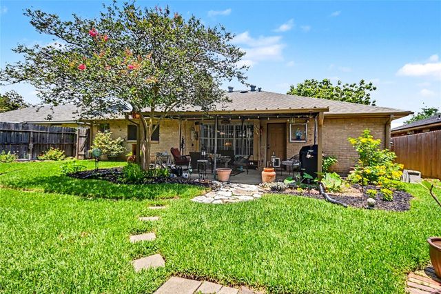 8518 Ashwyne Lane, La Porte, TX 77571