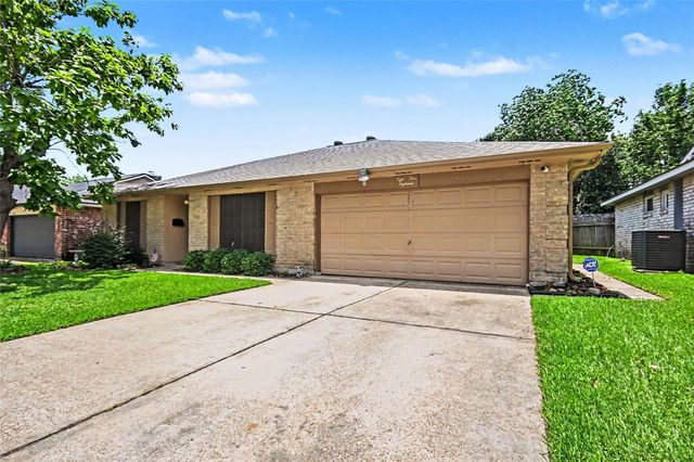8518 Ashwyne Lane, La Porte, TX 77571