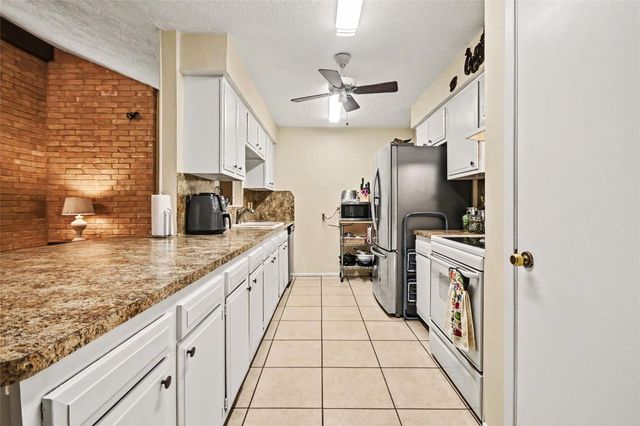 8518 Ashwyne Lane, La Porte, TX 77571