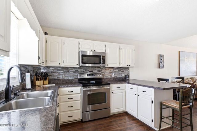 153 Brunswick Avenue W, Supply, NC 28462