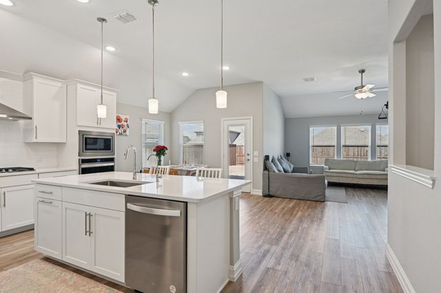 1521 Quentin Drive, Aubrey, TX 76227