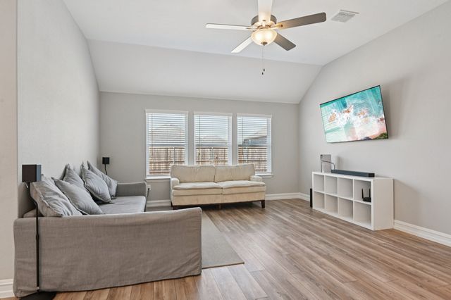 1521 Quentin Drive, Aubrey, TX 76227