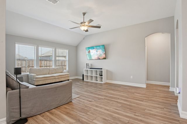 1521 Quentin Drive, Aubrey, TX 76227