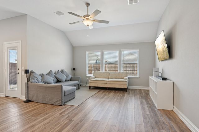 1521 Quentin Drive, Aubrey, TX 76227