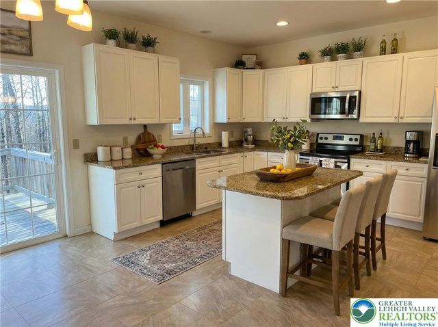 106 Hilda Court, Smithfield Twp, PA 18301