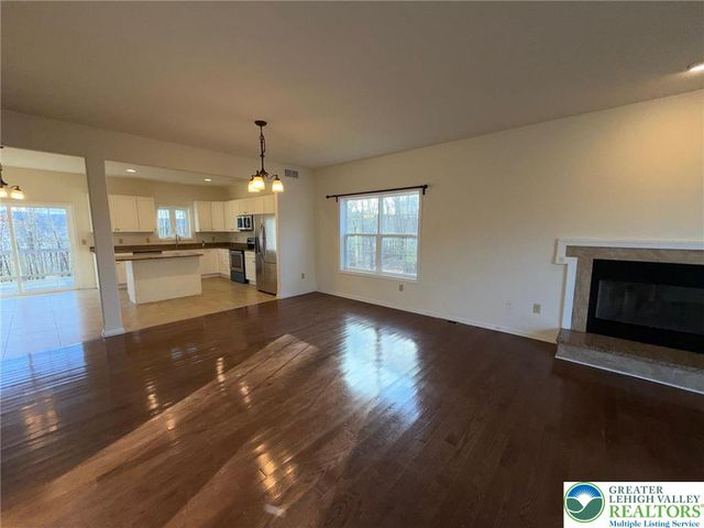 106 Hilda Court, Smithfield Twp, PA 18301