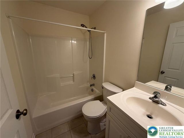 106 Hilda Court, Smithfield Twp, PA 18301