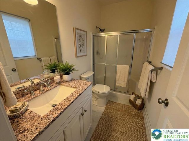 106 Hilda Court, Smithfield Twp, PA 18301