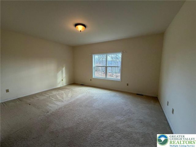 106 Hilda Court, Smithfield Twp, PA 18301