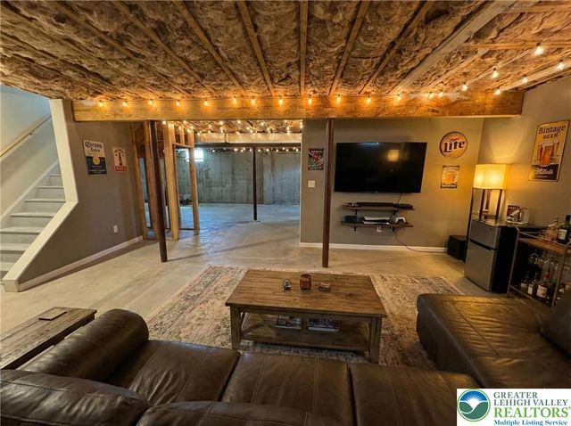 106 Hilda Court, Smithfield Twp, PA 18301