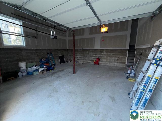 106 Hilda Court, Smithfield Twp, PA 18301