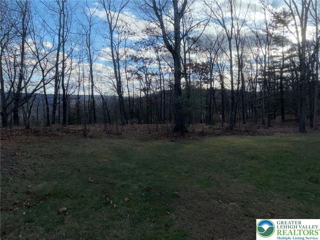 106 Hilda Court, Smithfield Twp, PA 18301