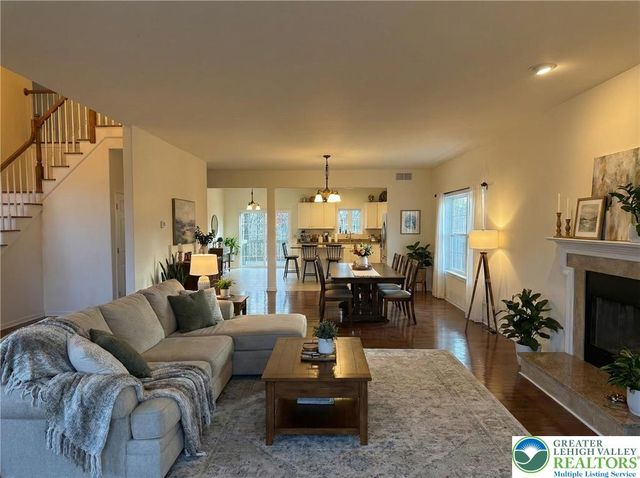 106 Hilda Court, Smithfield Twp, PA 18301