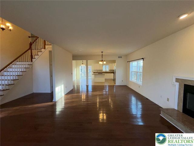 106 Hilda Court, Smithfield Twp, PA 18301