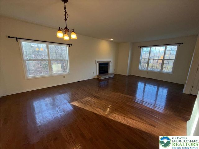 106 Hilda Court, Smithfield Twp, PA 18301