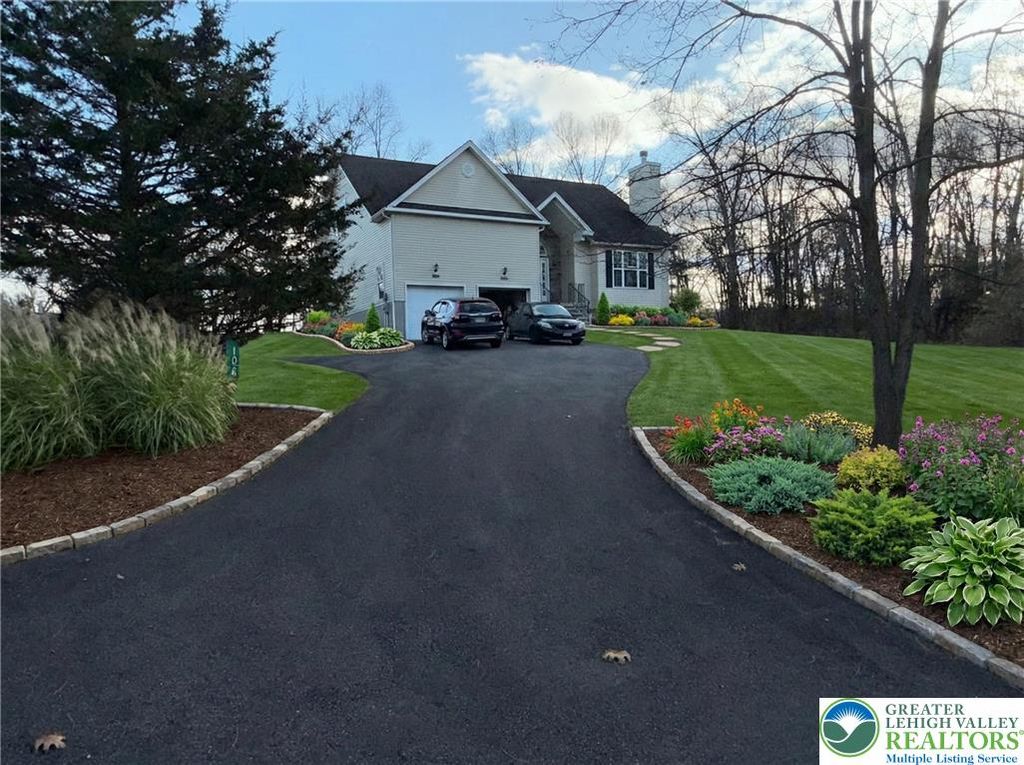 106 Hilda Court, Smithfield Twp, PA 18301