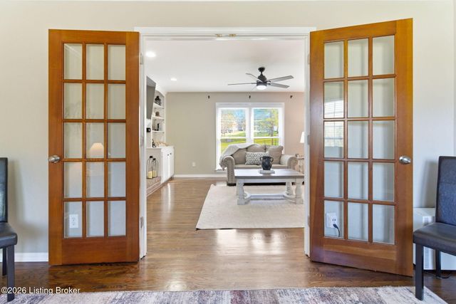 12603 Blackthorn Trace, Louisville, KY 40299
