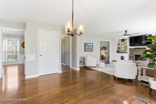 12603 Blackthorn Trace, Louisville, KY 40299