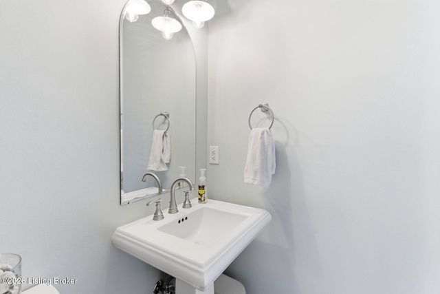12603 Blackthorn Trace, Louisville, KY 40299
