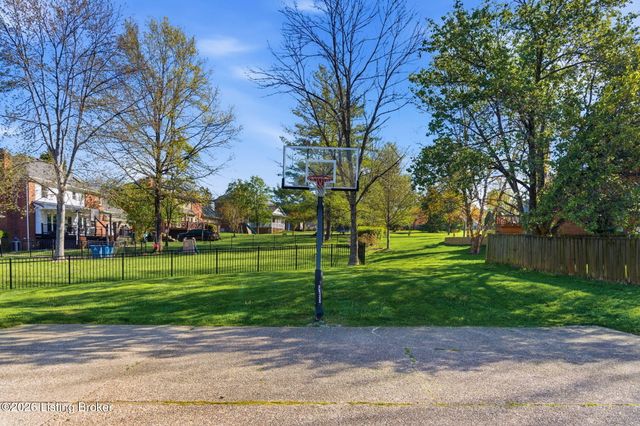 12603 Blackthorn Trace, Louisville, KY 40299