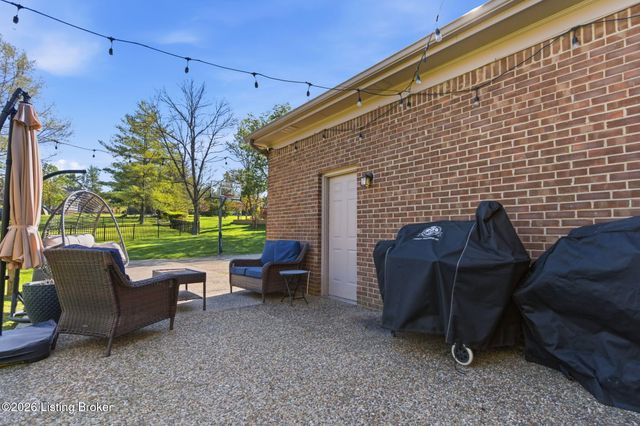 12603 Blackthorn Trace, Louisville, KY 40299