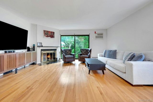 492 N Broadway 10, White Plains, NY 10603