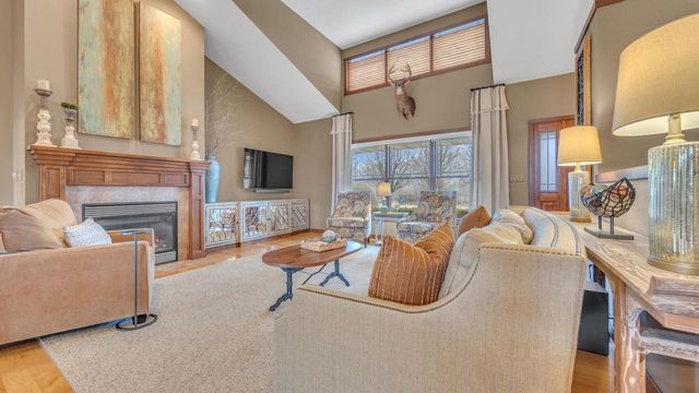 1515 Hummingbird LANE, Plymouth, WI 53073