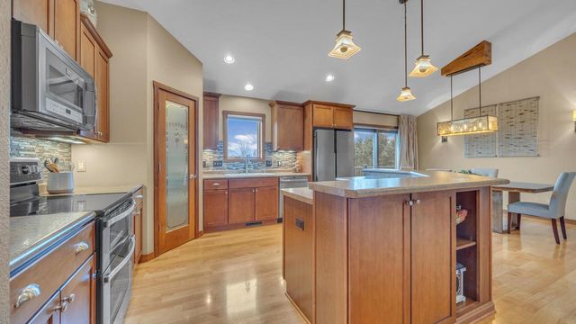 1515 Hummingbird LANE, Plymouth, WI 53073