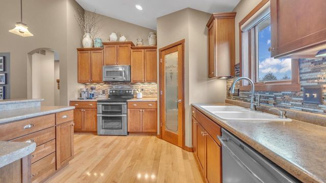 1515 Hummingbird LANE, Plymouth, WI 53073