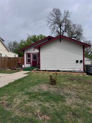 405 NW Arlington Ave, Lawton, OK 73505