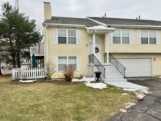 1025 Castleshire Drive 14C, Woodstock, IL 60098