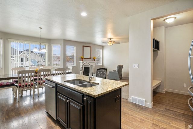 673 W DEEPDALE CT, Stansbury Park, UT 84074