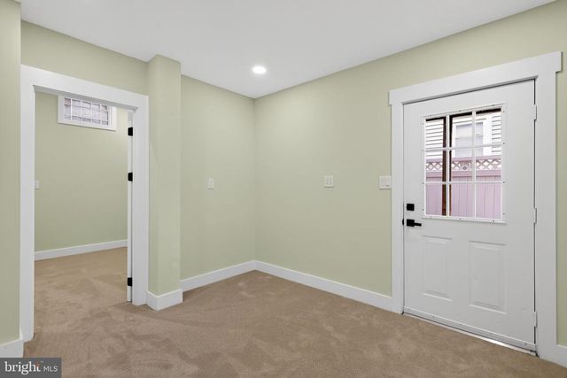 1943 S LOWELL ST, Arlington, VA 22204