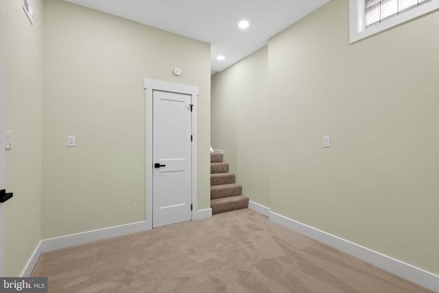 1943 S LOWELL ST, Arlington, VA 22204