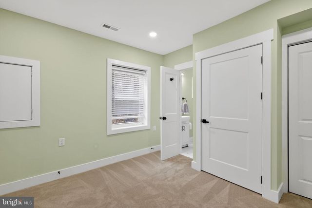 1943 S LOWELL ST, Arlington, VA 22204