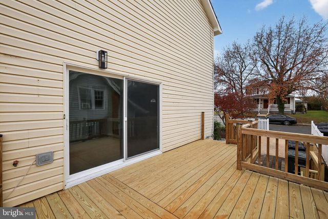 1943 S LOWELL ST, Arlington, VA 22204