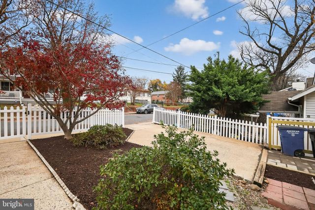 1943 S LOWELL ST, Arlington, VA 22204