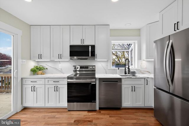 1943 S LOWELL ST, Arlington, VA 22204