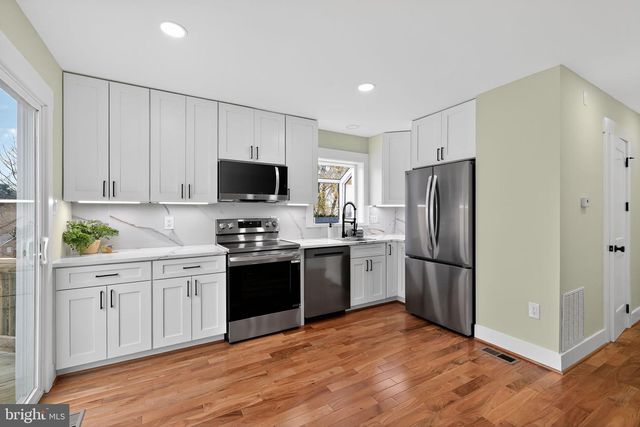 1943 S LOWELL ST, Arlington, VA 22204