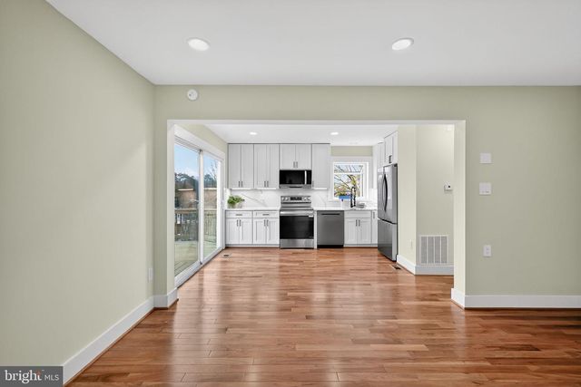 1943 S LOWELL ST, Arlington, VA 22204