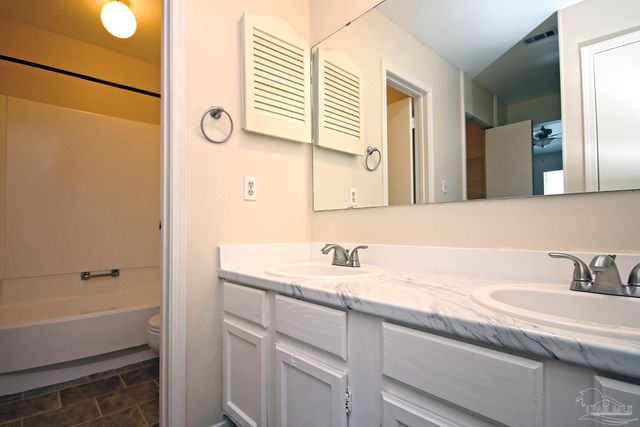 2303 W Michigan Ave F-5, Pensacola, FL 32526
