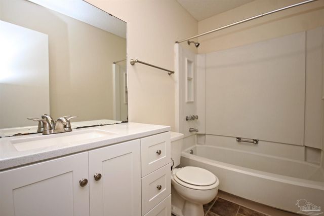 2303 W Michigan Ave F-5, Pensacola, FL 32526