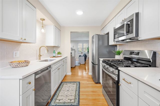 402 Forest Ridge Dr, Forest Hills Boro, PA 15221